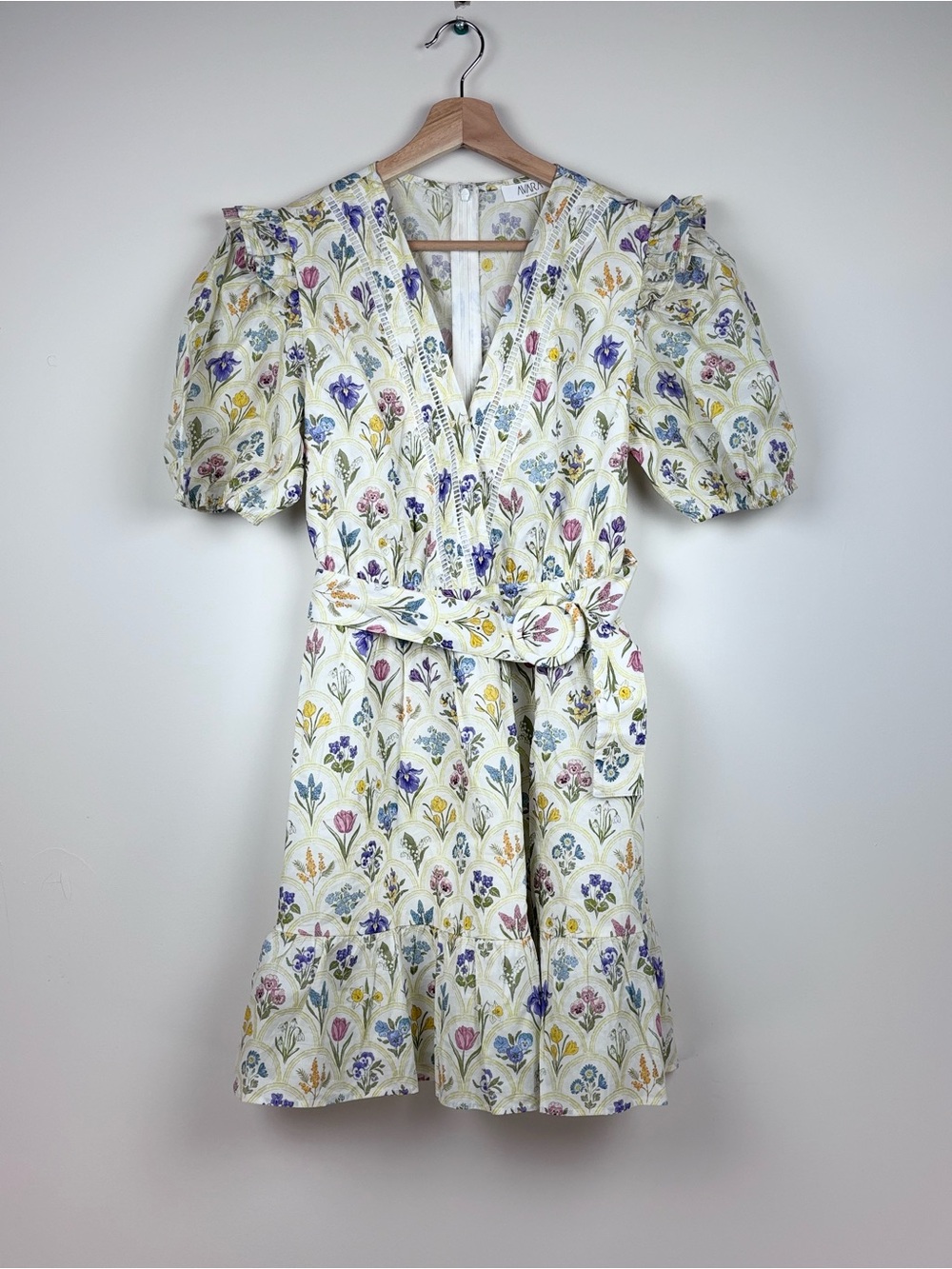 🌸 Avara Botanical Floral Dress | Size M | White Multicolor